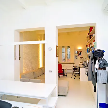 Elegant And Modern Loft In Medieval Болонья