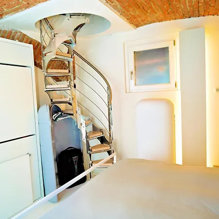 Elegant And Modern Loft In Medieval ボローニャ
