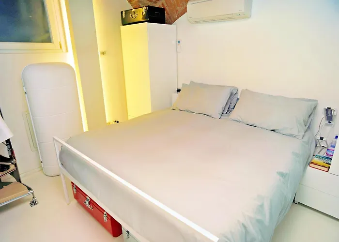 Elegant And Modern Loft In Medieval شقة بولونيا